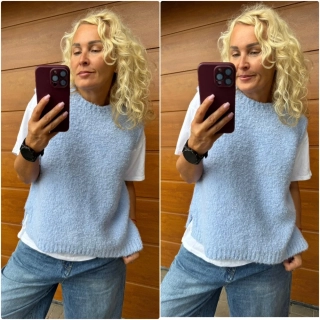 PLETENÁ MEKOUČKÁ VESTA MODRÁ 